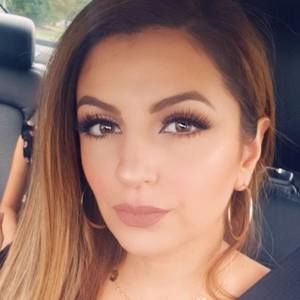 Meet your Posher, Mona